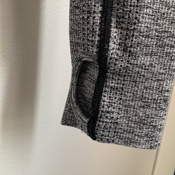 PINK active long sleeve gray top size medium - Picture 4 of 5